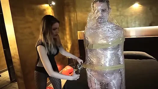 Kadın egemenliği kız kölesini kasete esarete sokuyor