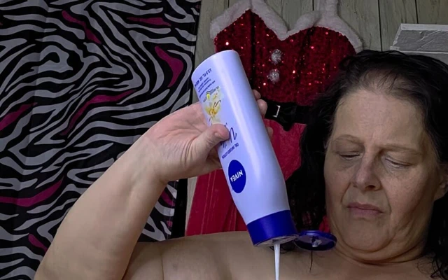 Knock Knock Princess burada babasının sert yarağını boşaltıyor