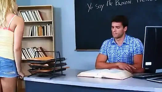 Öğretmenimin büyük bir yarağı var!