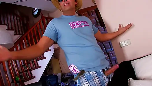 Kovboy hatuna arkadan biniyor