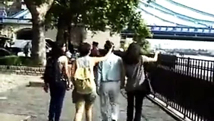 İngiliz aşırı carly ve sarah