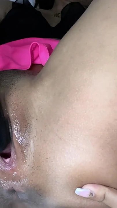 "Islak amcıklı ateşli 18 yaşındaki sürtük" den büyüleyici an