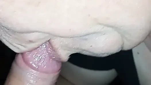 2026'da Békéscsaba'da, Roma eşi Zsanett'in gizli arabası yabancı bir adamı şımartıyor – dolgun dudakları nabızla mükemmel şekilde kapanıyor