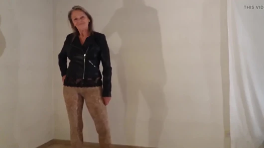 Büyükanne Leopar Taytlarıyla Seksi!