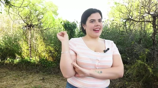 Seksi büyük memeli esmer alma ile herkesin içinde çıplaklık! Bizi konuşmadan bırakacak