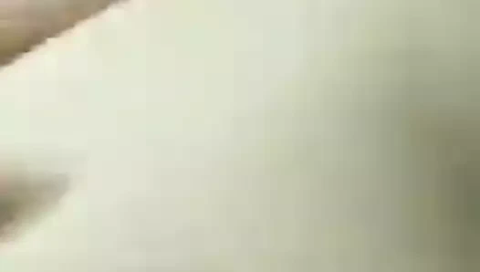 kiza bacaklarini ac diyor inletiyor