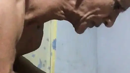 Karımın amına kaşık sokuyorum