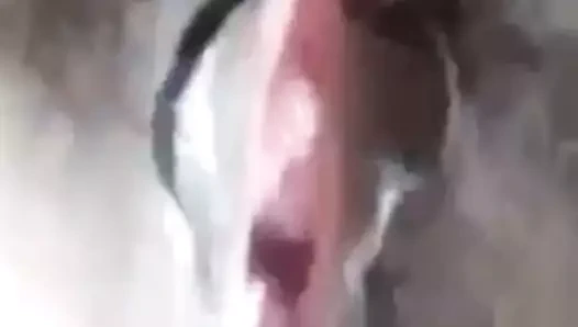 Hintli amcık esnetiyor