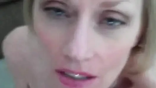 Melanie'nin amcığı sert kullanılıyor