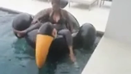 İri göğüslü olgun Asyalı orta yaşlı seksi kadın Belcy Yasto. Harika memeler