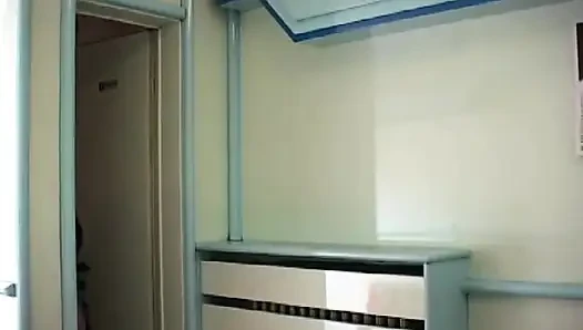 İri güzel orta yaşlı seksi kadın genç adamı baştan çıkarıyor ve eski amını dolduruyor
