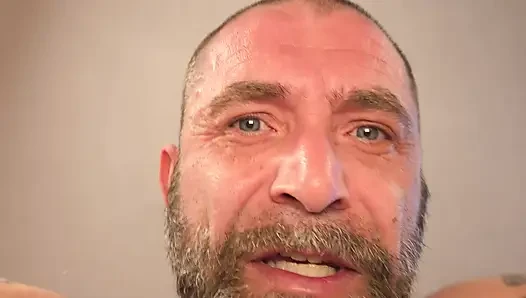 Baba meraklı oğlanlarını seviyor
