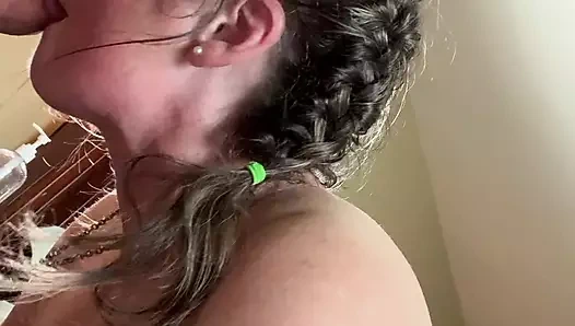 Kirli Bonemaiden yarak emmeyi kesinlikle istiyor