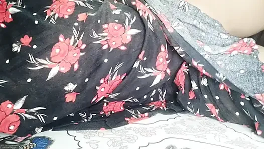 Üvey kız kardeşim doruk noktası olmaktan gerçekten korkuyor, ama amının yalatilmesini seviyor.