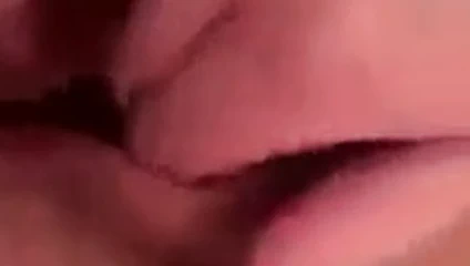 Sie fingert ihre Pussy