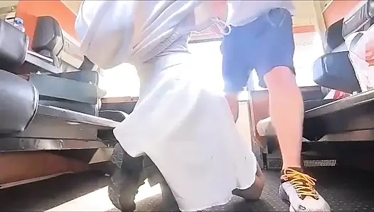Bir Trende Yakalandı - Oral Seks - Halka açık