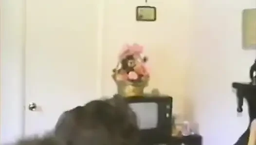 İki klasik lezbiyen dildo ve dildolarla sikişiyor