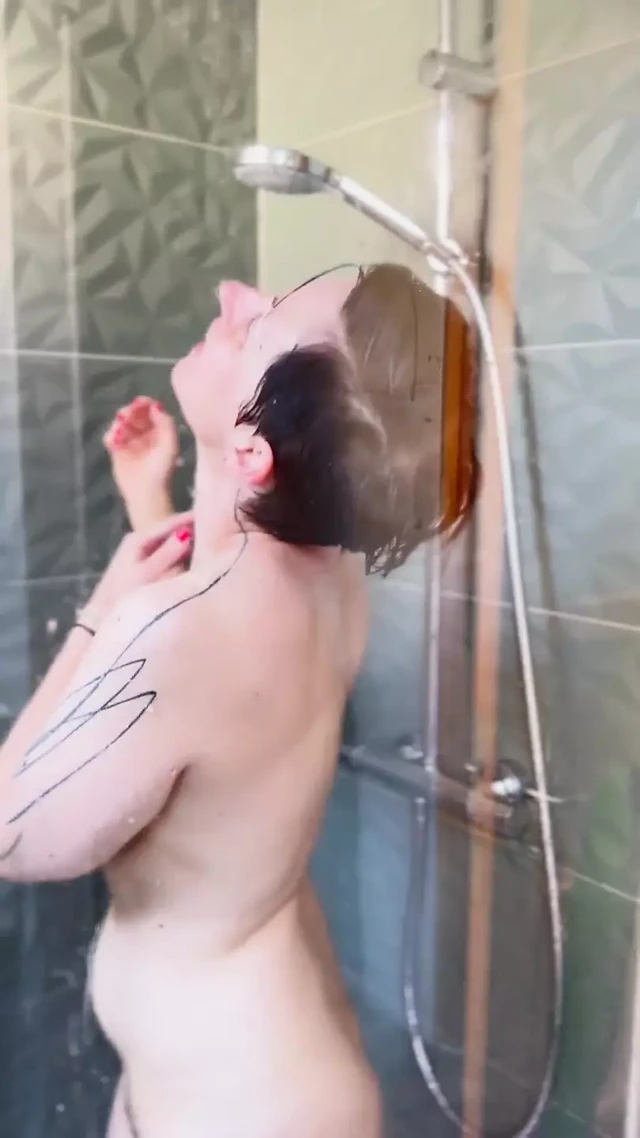 Apres M Etre Faite Jouir Je Lave Ma Chatte Poilue