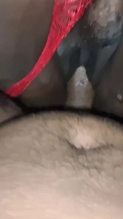 Evli Evagelica süt çıkana kadar her şeyi içine koymasına izin veriyor | Klip 1