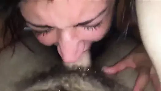 Milf yüzünü sikmeni istiyor