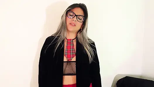 Üniversiteli kızda lunabigbooty orgazm olana kadar rol yapıyor