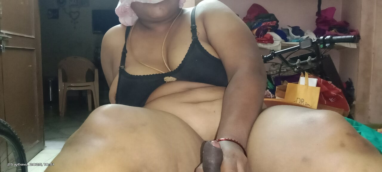 Tamil ulusal kız karım sikimi tuttu ve içime soktu ve üstüme bindi