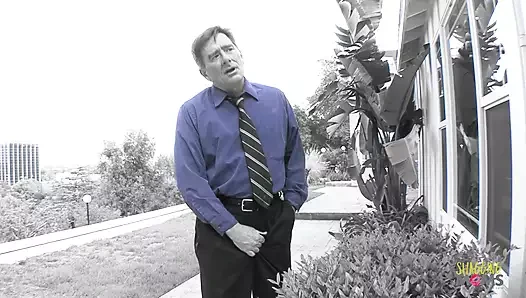 İşini sürdürmek için sert sikişmesi gerekiyor