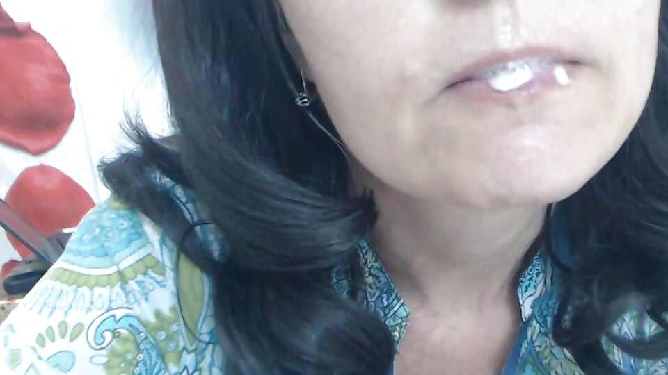 Derin boğaz oral seks ile titreşimli cumshot içinde ağız ve yutma