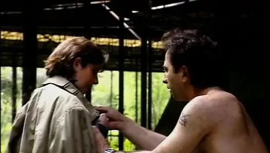 Emmeyi seven ateşli orta yaşlı seksi kadın için İtalyan klasik sikişi