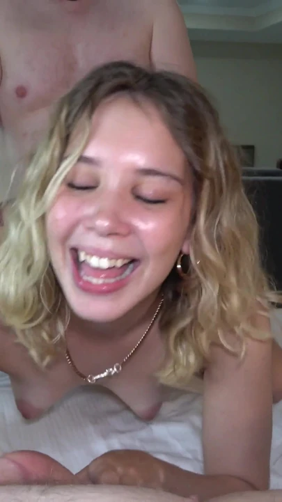 Sophia Sterling iki adamla sikişiyor
