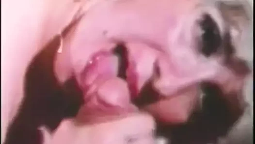 muazzam büyük göğüsler ve denizci ile olgun (1960'ların vintage)