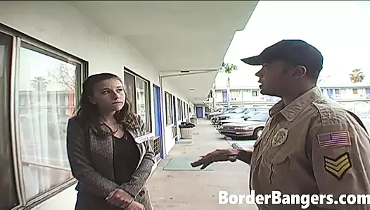 Martina Lopez ve Kelly Kline Göçmenlik Memuru için lezbiyen seks