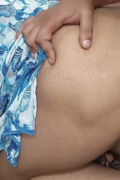 Tatlı Hintli karımla ters kovboy kız pozisyonunda sikişiyorum