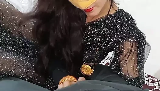 Desi bhabhi ne fali bar apne devar ko bula ke raat bhar chudai karai part 1