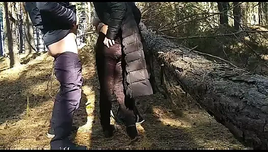 Komşusunu spermle besledi ve sonra ormanda sikildi