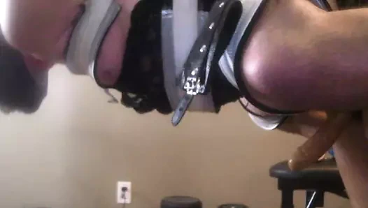 Bayan canuckpervs elbiseler mr. seksi iç çamaşırlarıyla onu salıncakta sallıyor ve kıçını çiviliyor!