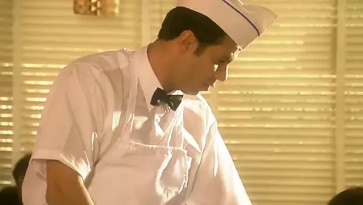 Sarışın amcığını yalatıyor ve sonra domalarak zonkluyor