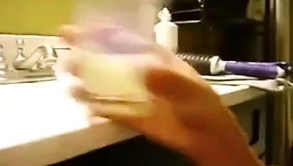 Amatör, püskürtülürken bir bardak cum gargara yapıyor!