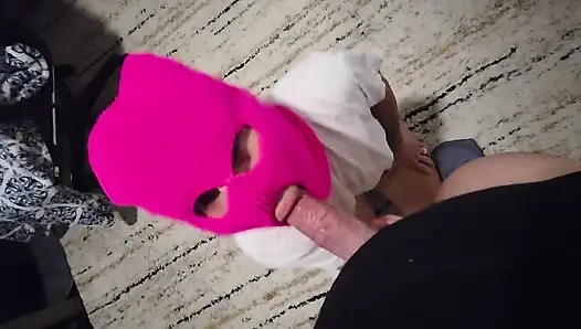 Ev yapımı bakış açısı: pembe kar maskeli gizemli kız büyük yarağı emiyor