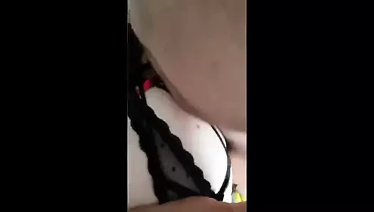 Sıcak crossdresser becerdin içinde üçlü