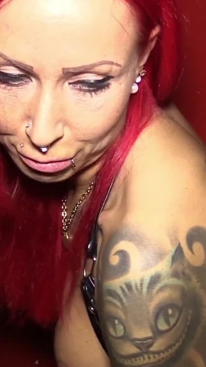 Eyersiz Creampie toplu tecavüz için Alman redhead genç içinde berlin | Klip 2