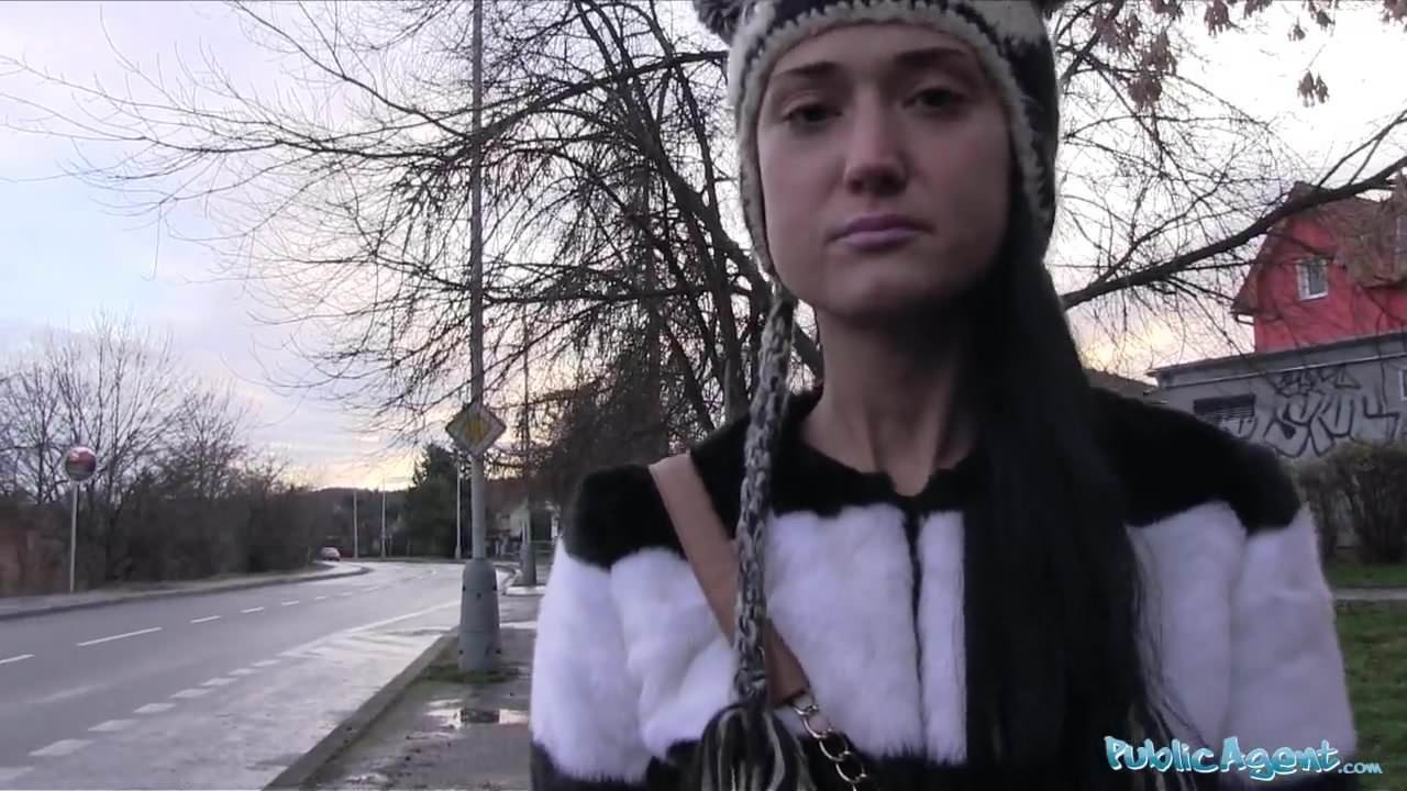 Kamu ajan Rus gets becerdin tarafından bir büyük horoz içinde yatak odası
