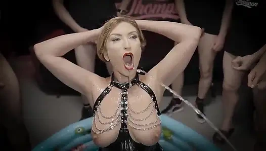 Büyük memeli seksi genç erkek avcısı kadın döl içinde ve ağzına işiyor ggg John Thompson