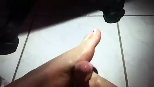 amatör esmer scarlett veren sana bir footjob