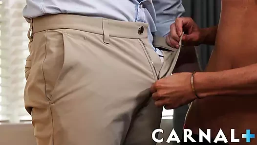 Funsizeboys - Dr Wolf otel odasında Hunter Graham'ı sikiyor ve doğurtuyor