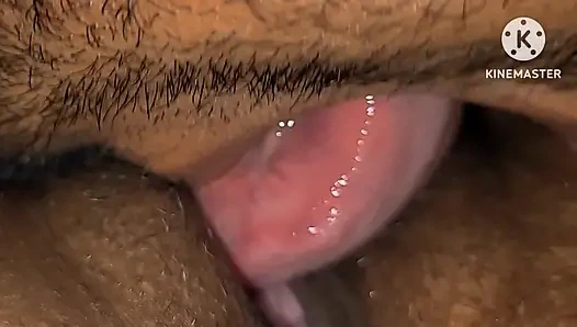 YENGENIN SULU VE KıLLı AMCıK DUDAKLARı EMIYOR VE YALıYOR