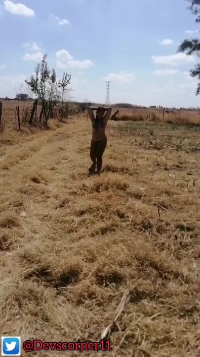 Девска прогуливается по деревне полностью обнаженной под солнцем, часть 2