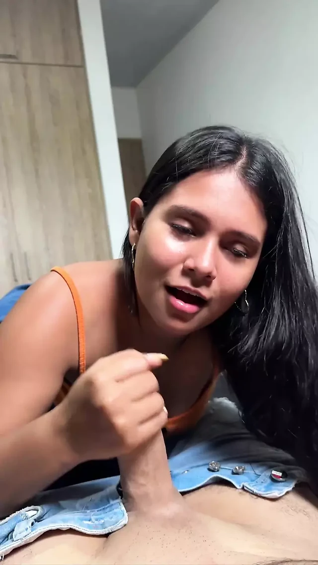 Odasına giriyor ve ders çalışmasına izin vermiyor