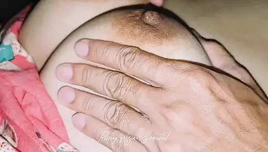 Üvey erkek kardeşinin aç dili üvey kız kardeşinin sulu amını yiyor