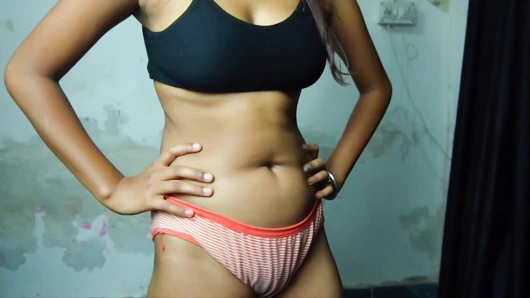 Hintli desi yeni çift sevgililer gününde sert çift sikişiyor ve sikişiyor